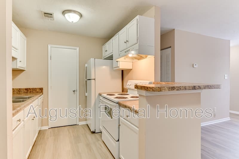Augusta Condo: 2515 Center West Parkway - 9O