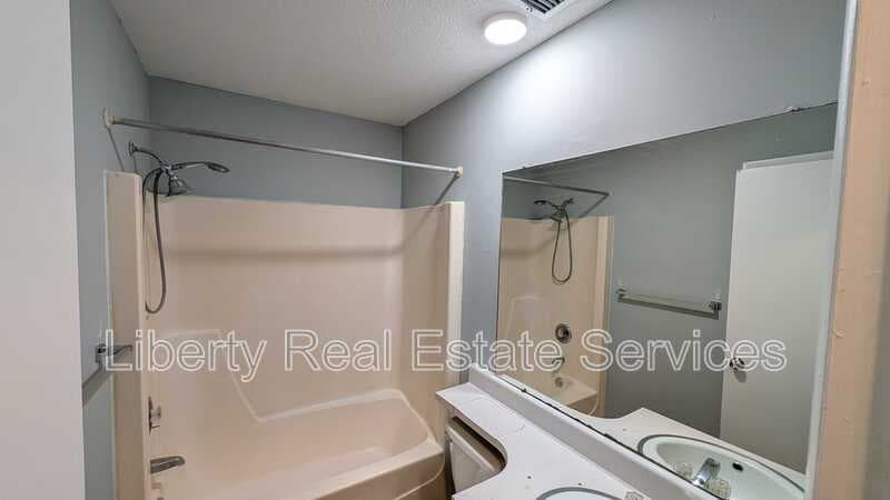 Hinesville Condo: 989 Live Oak Dr