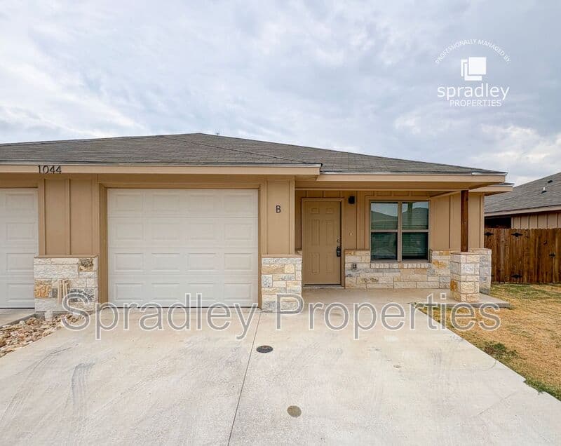 Belton Condo: 1044B Mason Dr