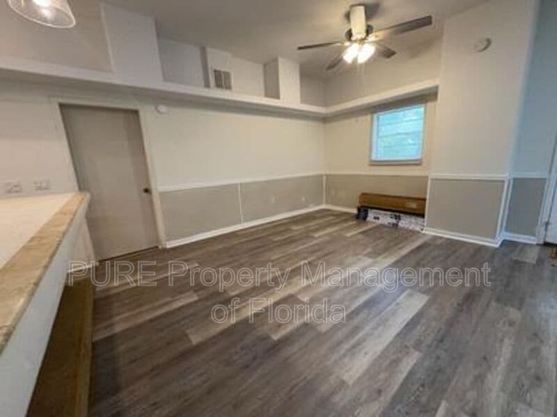 Ocala House: 595 NW 100th St