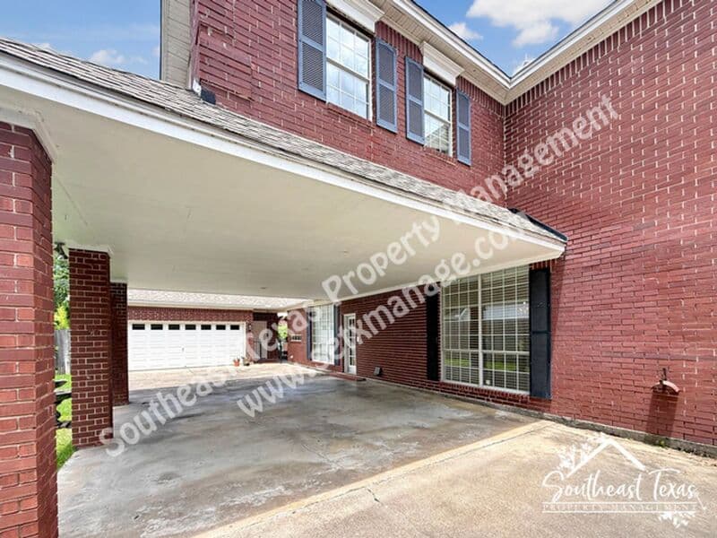Beaumont House: 4980 Littlewood Drive