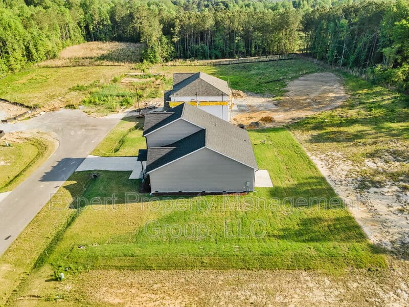 Four Oaks House: 482 Olivia Crossing Court