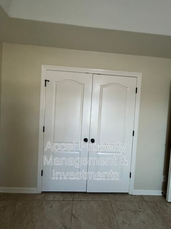 Alton Condo: 2603 E. Eisenhower