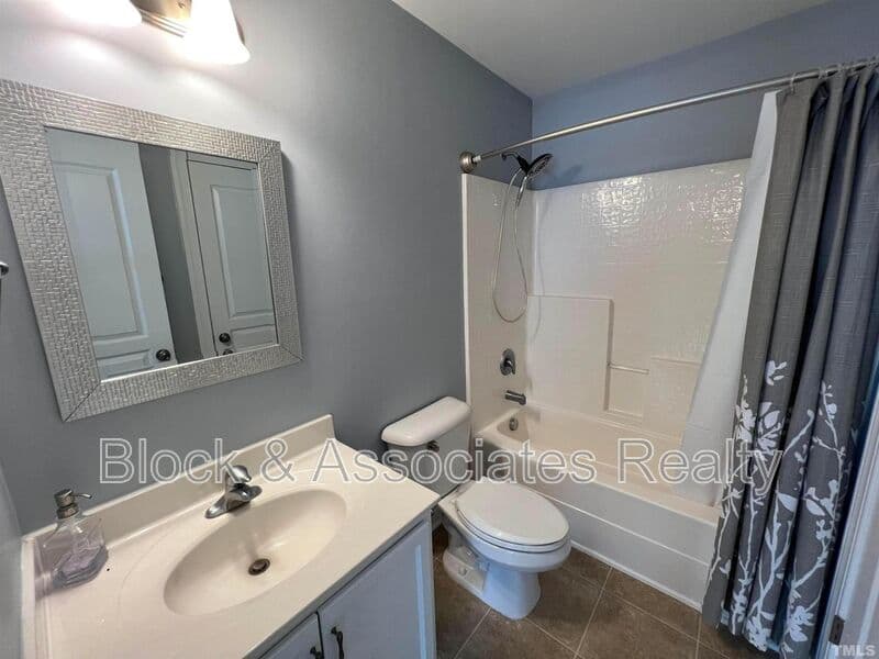 Holly Springs House: 332 Covenant Rock Lane