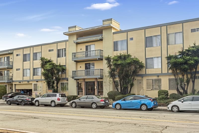 Los Angeles Condo: 12500 Culver Boulevard - 213