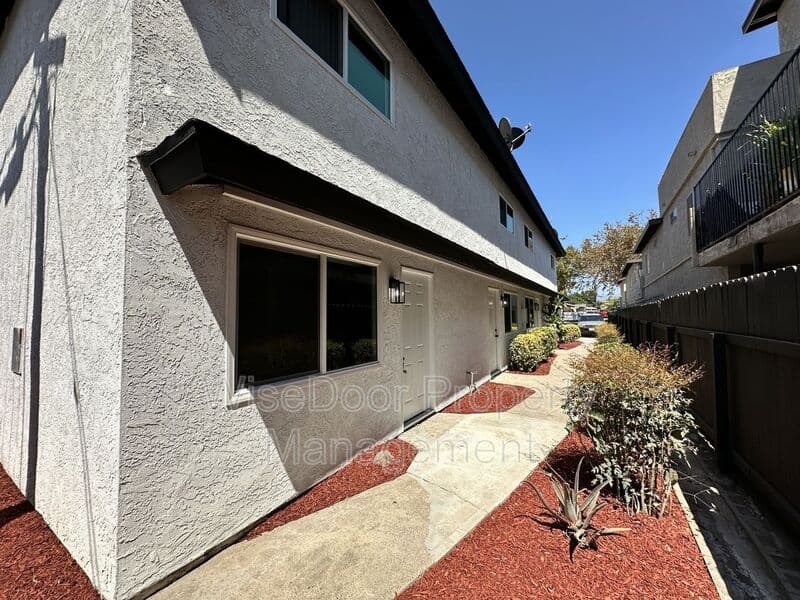 Santa Ana Condo: 810 S Flower St.