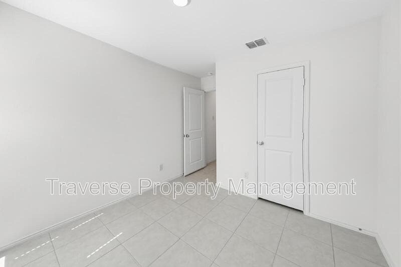 Azle House: 1380 Beach Dr