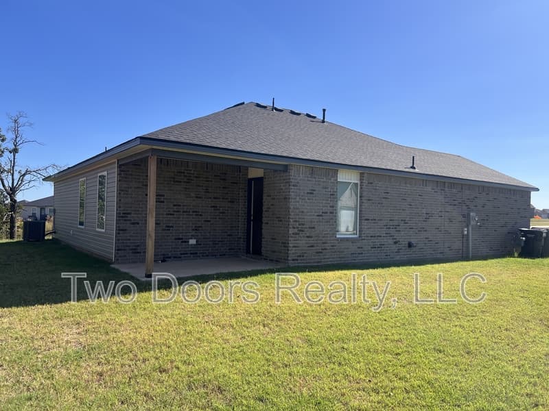 McLoud House: 13361 Mulberry Circle