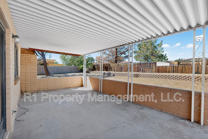 Rio Rancho House: 209 Villa Verde Drive Southeast
