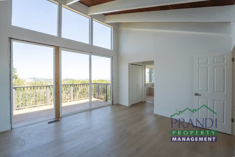 San Anselmo House: 645 Fawn Dr