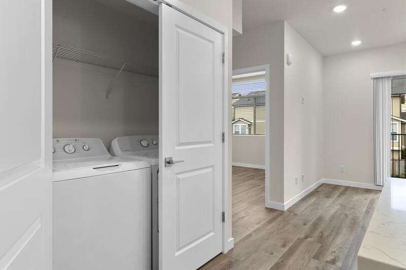 Lakewood Condo: Heron Heights 8931 Gravelly Lake Dr SW - 201