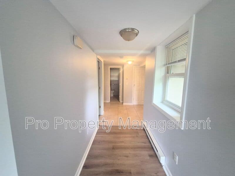 Oakville House: 14 Edgewood Rd