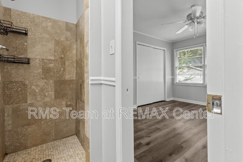 Snellville House: 1834 Dogwood Ct