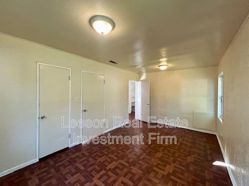 Shreveport House: 3054 Amherst St.