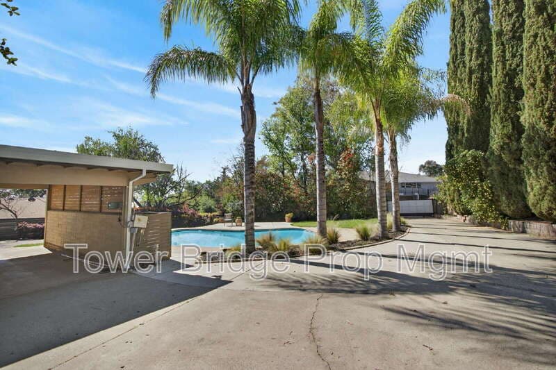 Fair Oaks House: 3937 Orangewood Dr