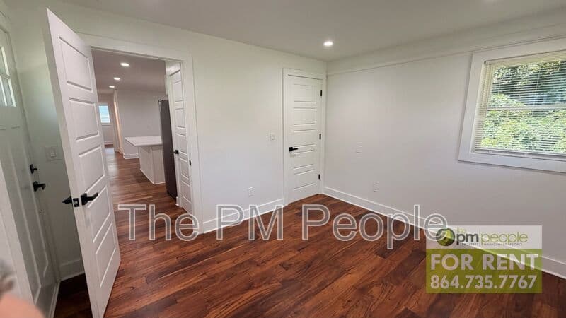 Easley House: 108 Saint Lo Cr