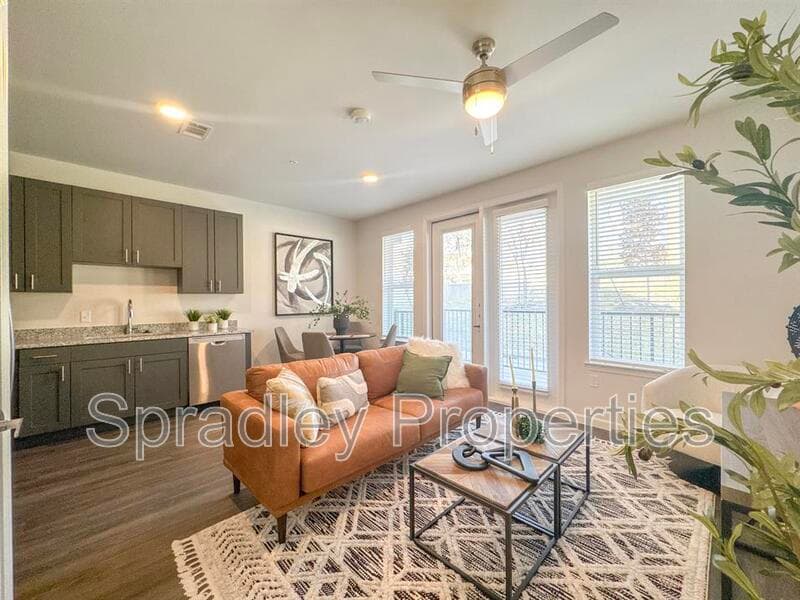 Belton Condo: 710 Shine St