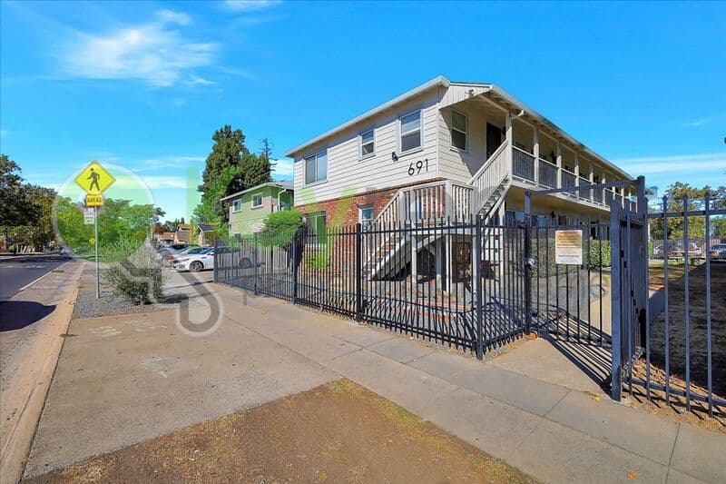 Sacramento House: 691 El Camino Ave.