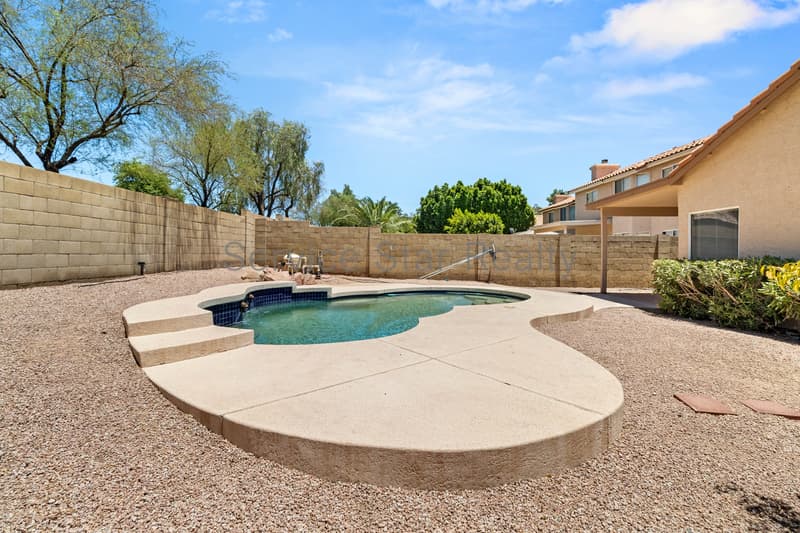 Phoenix House: 1318 E Saint John Rd