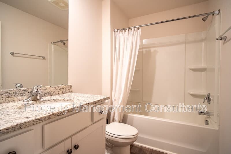 Madison House: 217 Bay Pine Dr