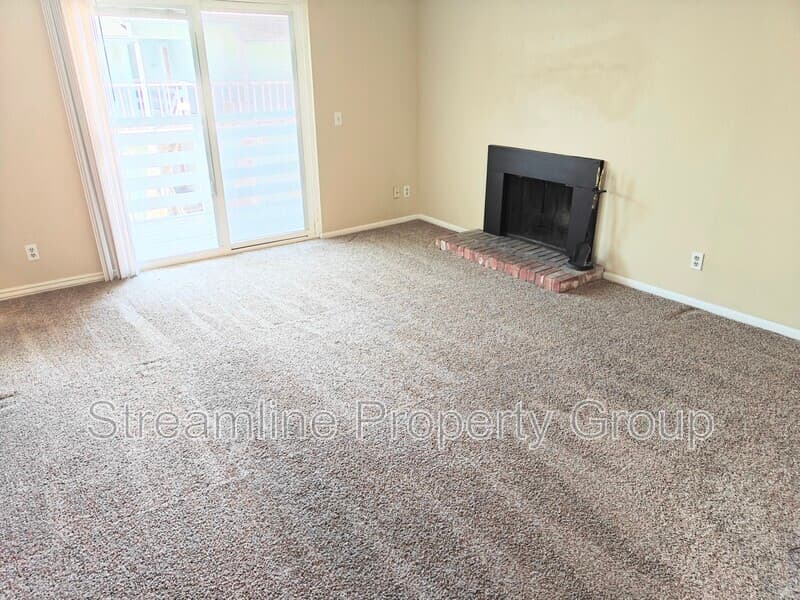 denver Condo: 7665 e eastman ave