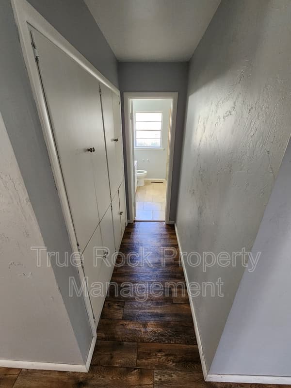 Ada House: 719 North Saint Joseph Drive