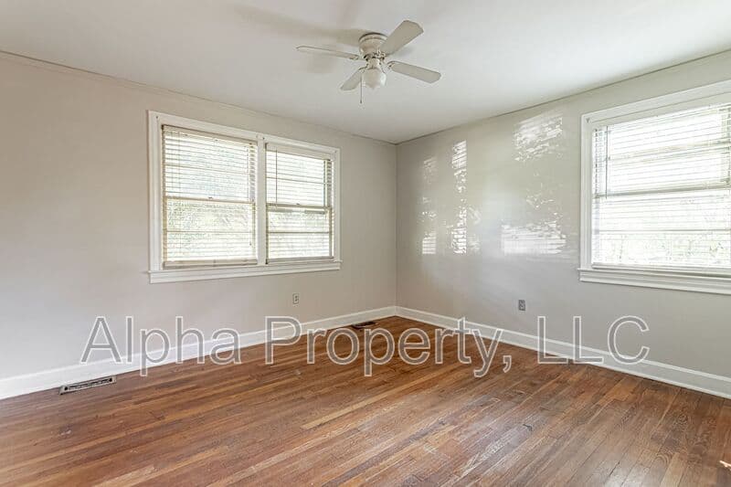 Greenville House: 123 LeGrand Blvd