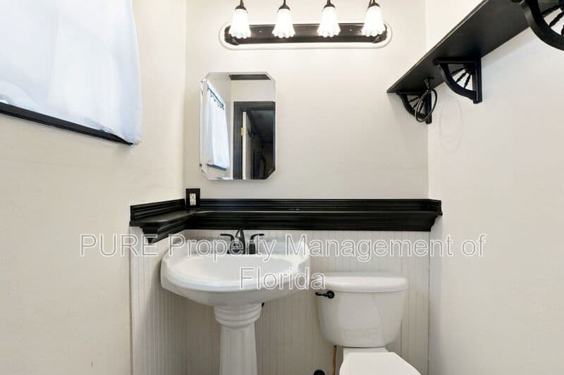 Ocklawaha House: 12300 SE 128th CT