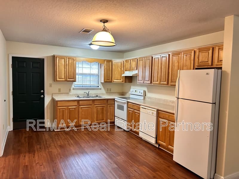 Hattiesburg Condo: 121 Lexington Dr