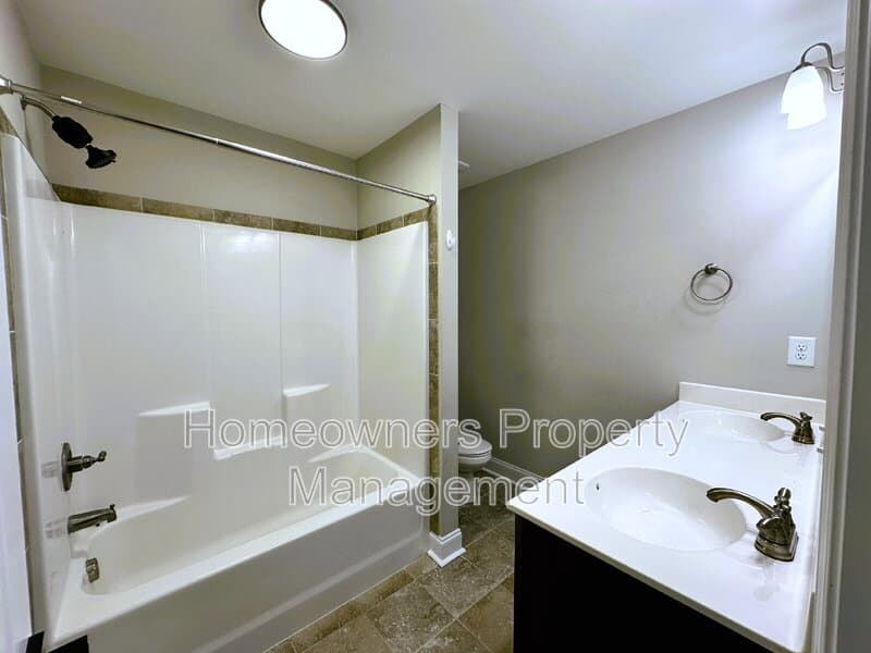 Raeford House: 143 Cromwell Court
