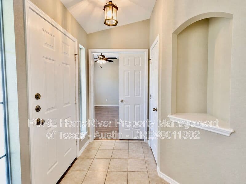 Round Rock House: 932 Monadale Trl