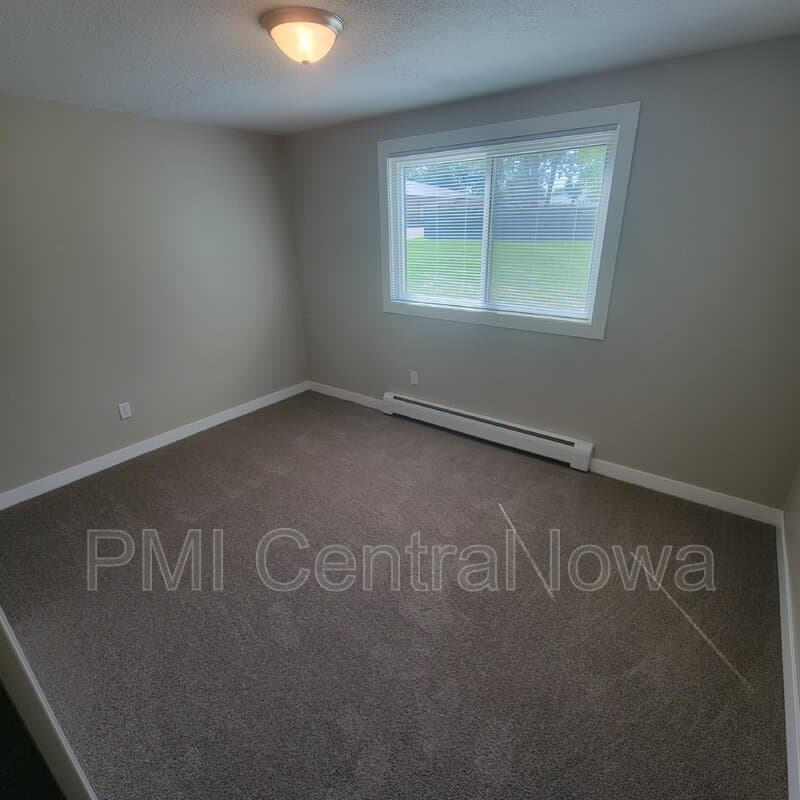 Waukee Condo: 450 Laurel St