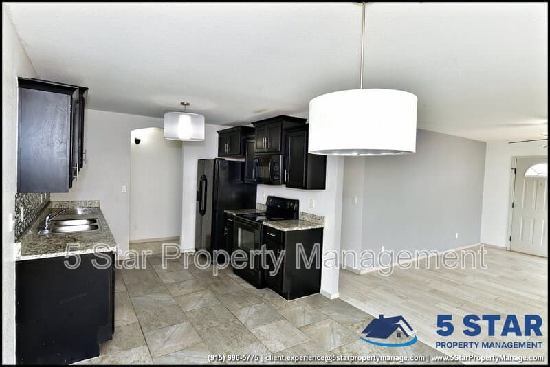 El Paso House: 872 Colbert Shapleigh Place !!