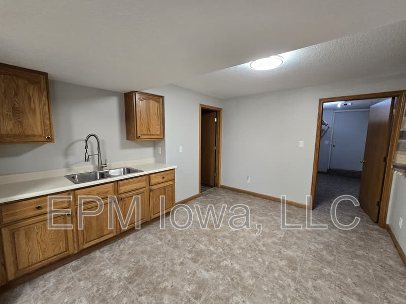 Cedar Falls House: 4710 Donald Drive