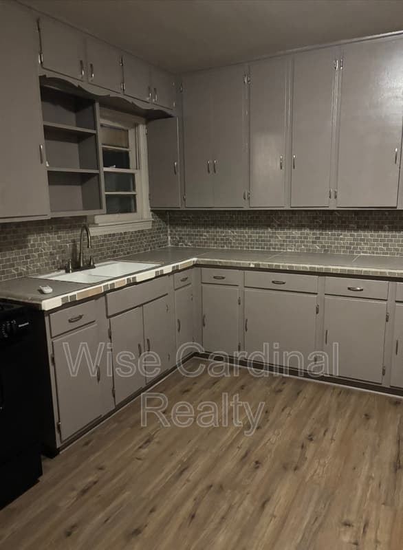 Post House: 124 South Avenue P