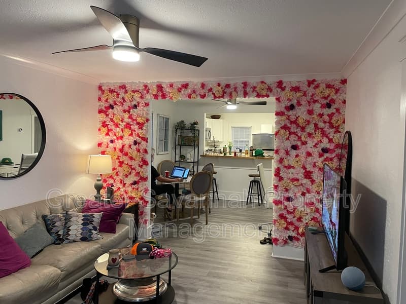 Savannah House: 626 East Waldburg Street