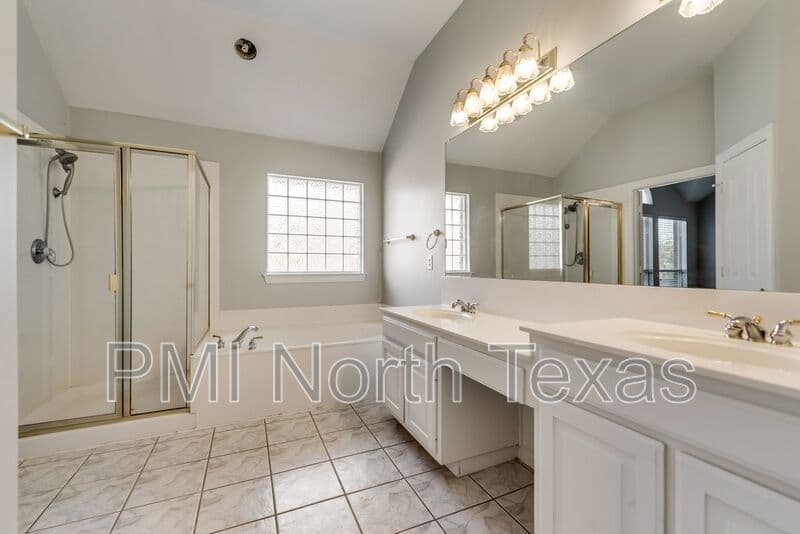 Frisco House: 4911 Lakeland Dr