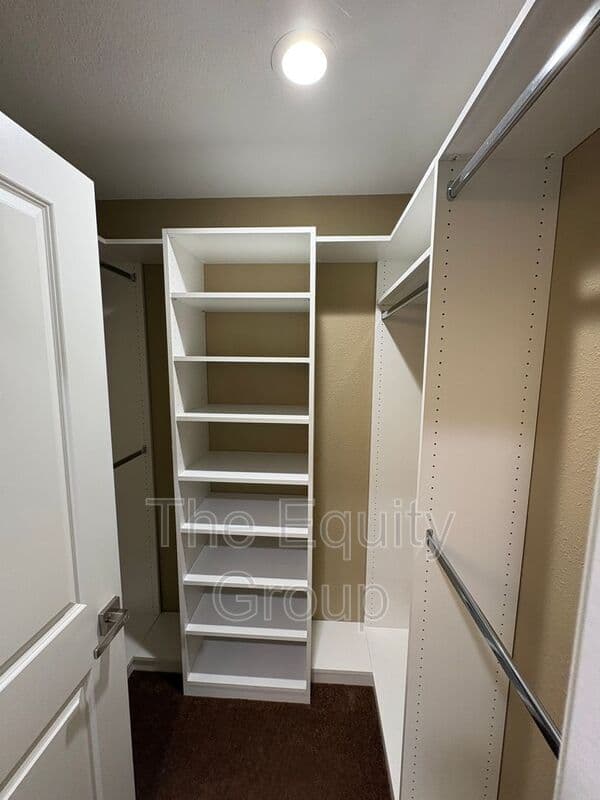 Visalia House: 2322 East Vassar Dr