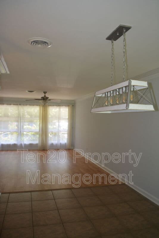 Columbus House: 1815 Marilon Dr