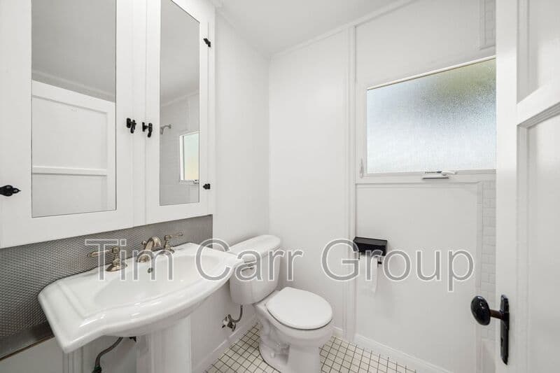 Costa Mesa Condo: 123 E 18th Street