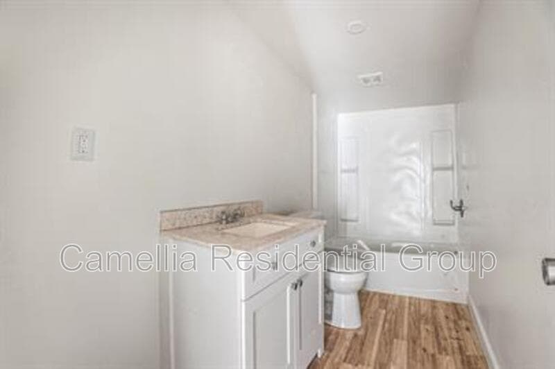Birmingham House: 1321 2nd Avenue West