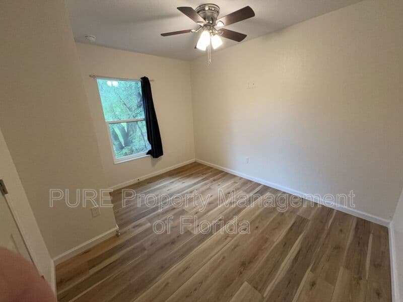 Williston House: 11330 NE 66th Lane