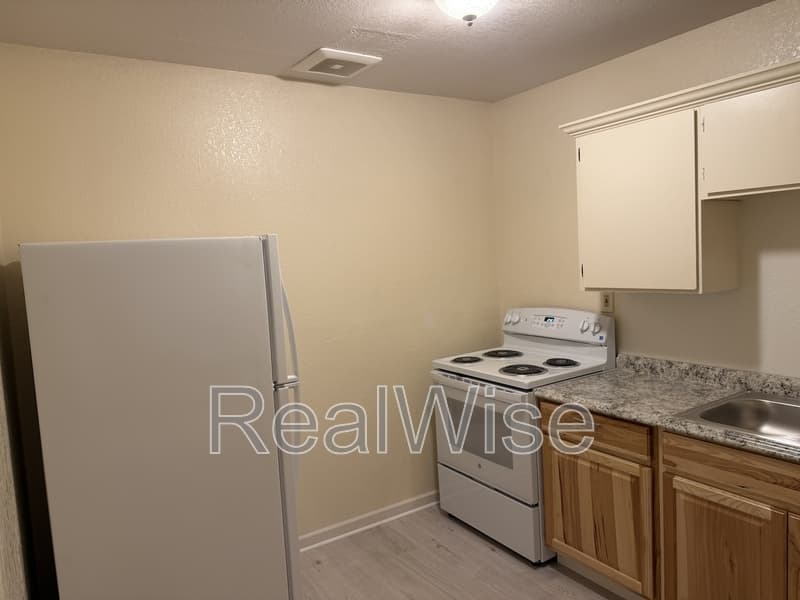 Glendale Condo: 552 Pacific Ave