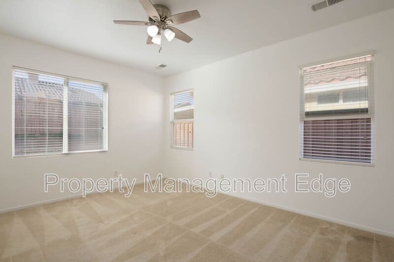 Hemet House: 127 Fuerte Ct