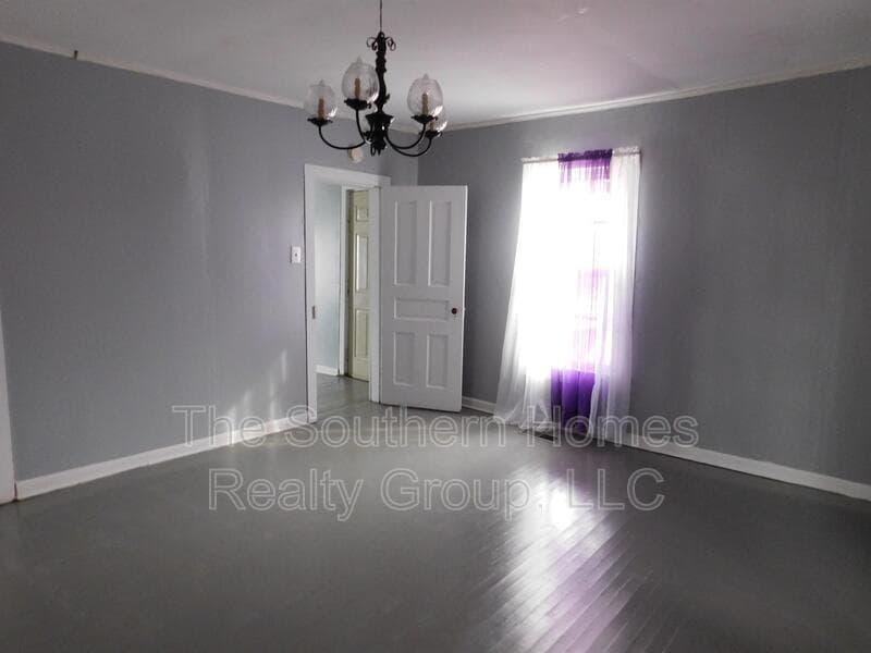 Sweetwater House: 1402 Broad Street