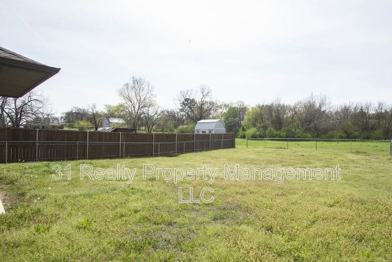 Denison House: 700 E Bullock St