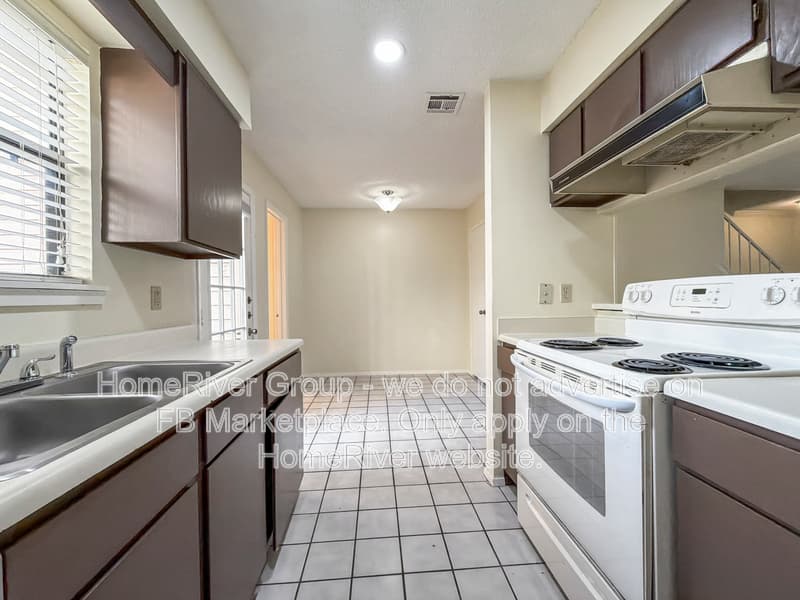 Austin Townhome: 8400 Jamestown Dr