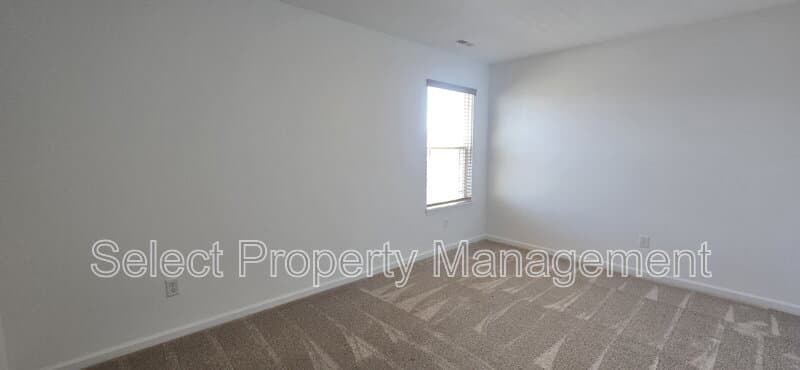 Fort Wayne House: 1396 Livingston Lakes Way