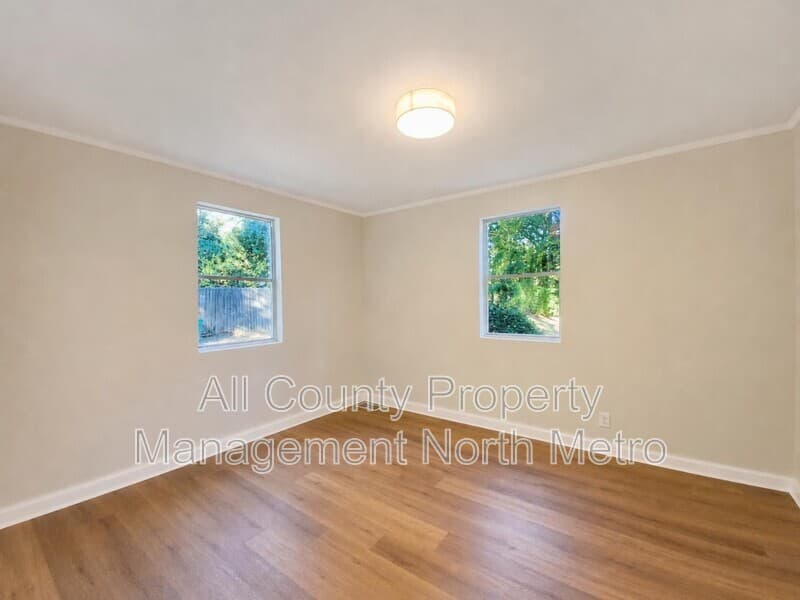 Atlanta House: 5602 Roberts Drive