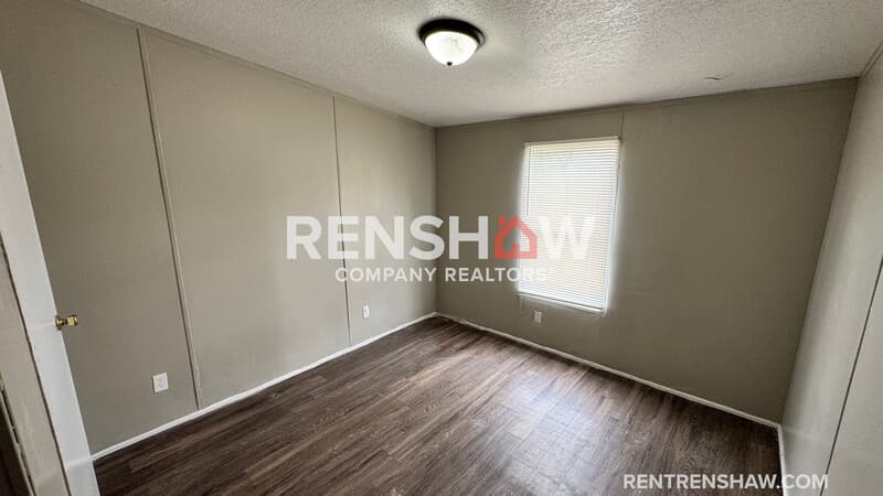 Memphis House: 288 W Brooks Rd